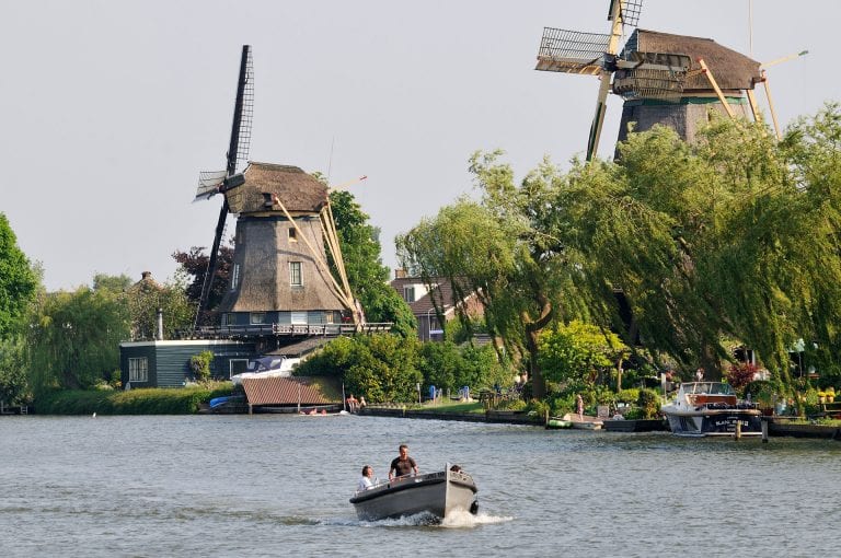 Mills De Vrienschap and De Eendragt along the Vecht at Weesp