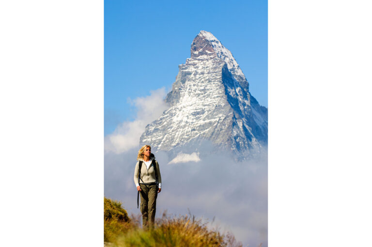 Wandelaar met berg Matterhorn