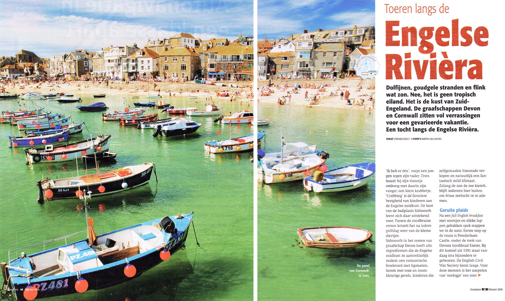 Strand met bootjes, azuurblauw water.