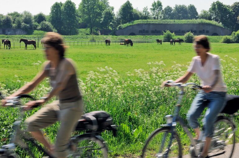Fietsers bij Fort het Hemeltje