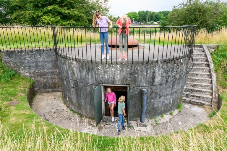 Bezoekers bij Fort Nigtevecht.