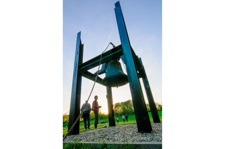 Klok monument bij Fort Rijnauwen.