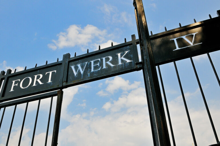 Toegangshek van Fort Werk IV bij Bussum