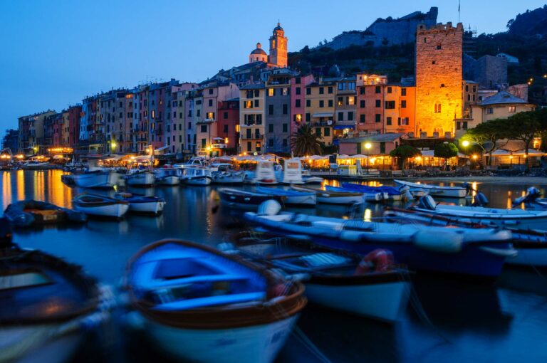 Gezellige avondsfeer in het haventje van Portovenere