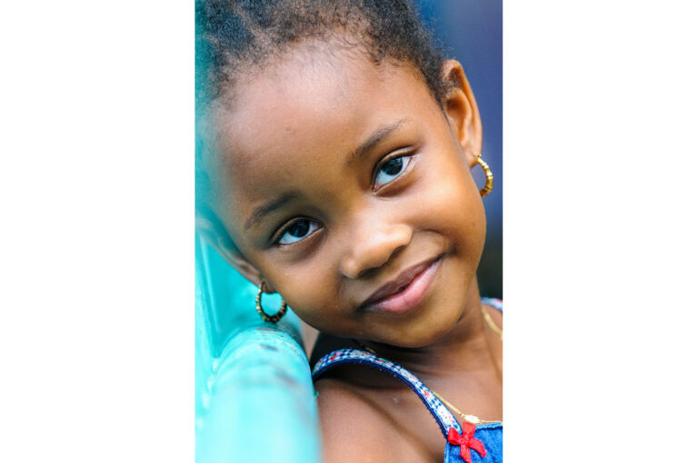 Portret van een meisje op de Seychellen