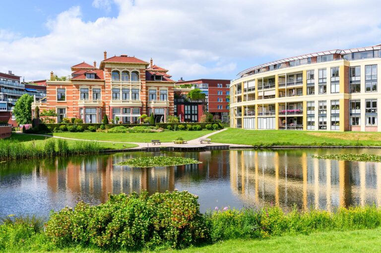 Villa Casparus with reflection in pond