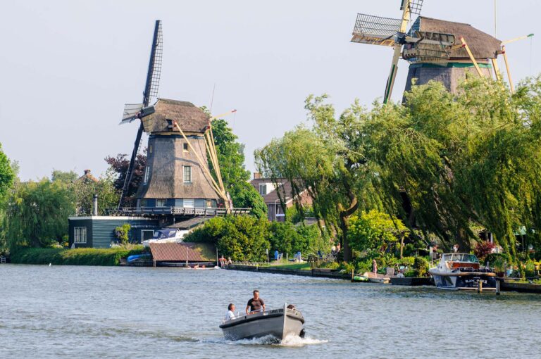 Mills De Vrienschap and De Eendragt along the Vecht at Weesp